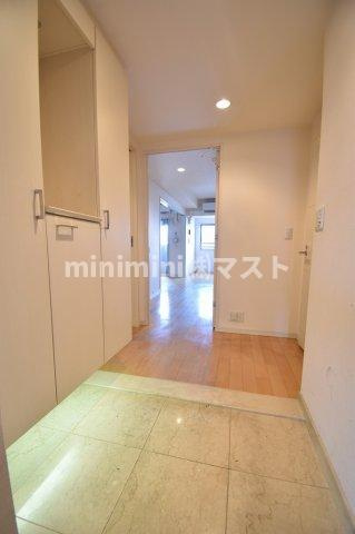 グレンパーク梅田北の玄関