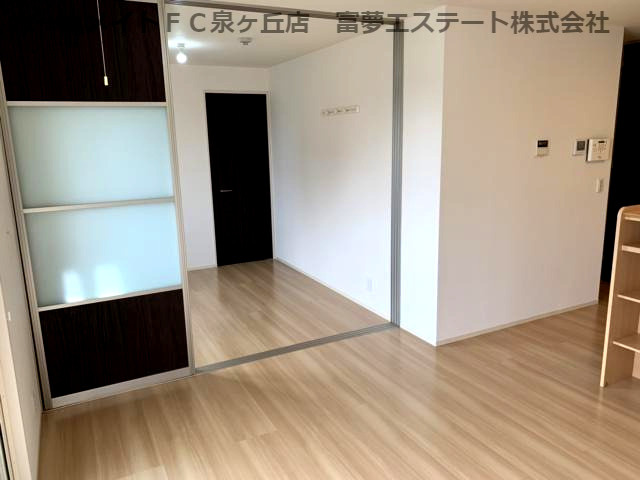 WISTERIA PLACE E・B・R（ウィステリアプレイスイービーアール）の居間・リビング
