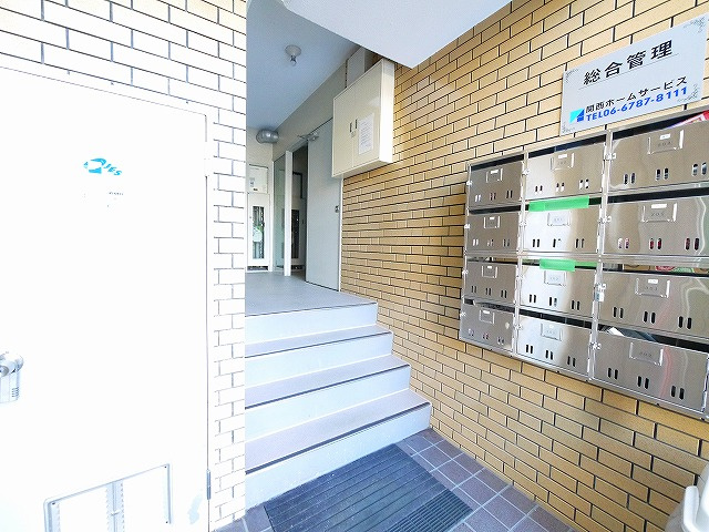 カルム学園前のエントランス|毎日通るエントランスはこのようになっています