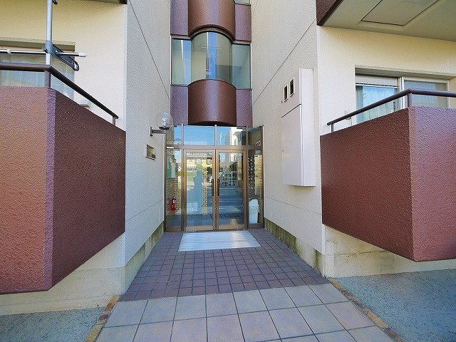 カルム学園前のロビー|落ち着いたロビーです