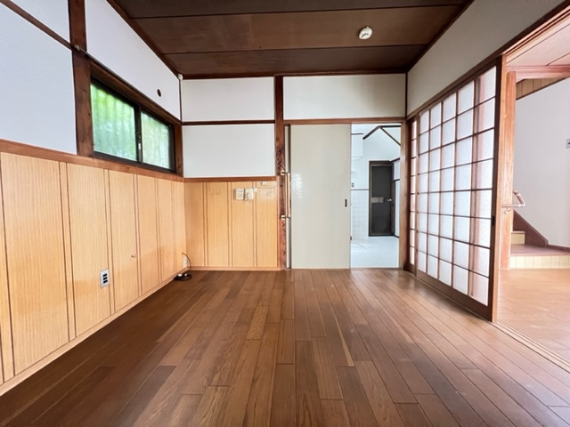  新緑と光のカサ・フェリーチェの洋室