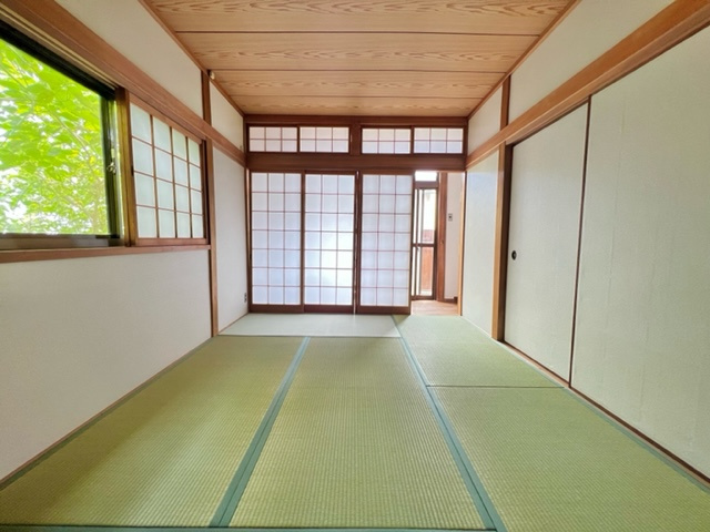  新緑と光のカサ・フェリーチェの和室