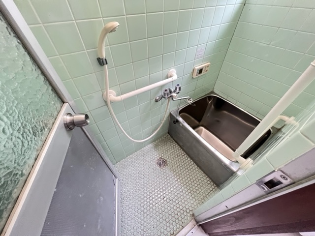  新緑と光のカサ・フェリーチェの浴室