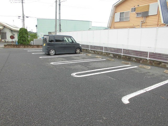 プロムナード参番館の駐車場