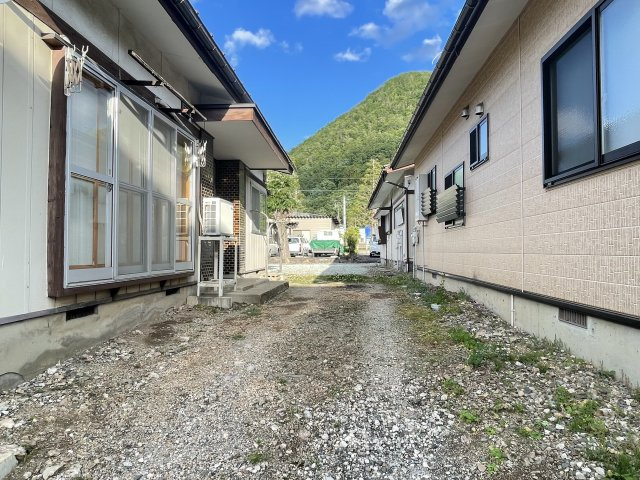 松山三丁目7-14貸家の駐車場
