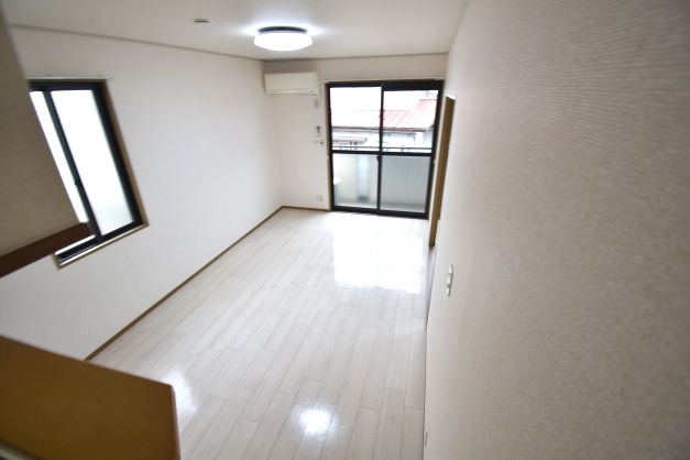 【居間・リビング】 | スクウェアガーデンⅠ | 白を基調とした明るいフロア