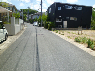 【前面道路含む現地写真】 | 南つつじヶ丘桜台二丁目 建築条件無売土地 | 前面道路幅員 6ｍ