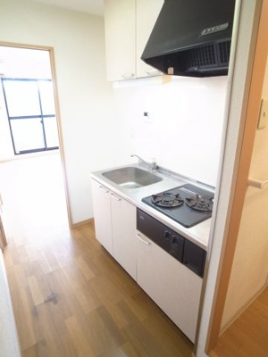 【キッチン】 | 都町小川マンション | 広いキッチンセットでお料理も楽しい。