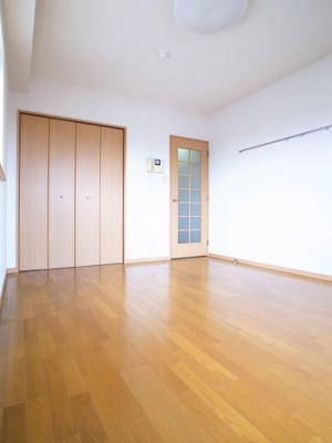 【内装】 | 都町小川マンション | 天井も高く開放的な空間に。