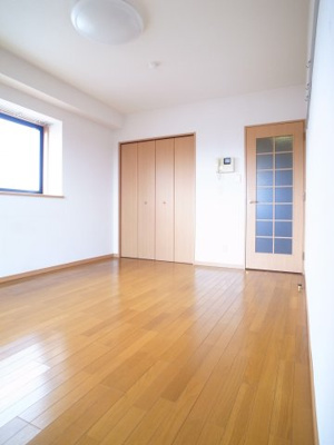 【寝室】 | 都町小川マンション | キレイなお部屋が自慢ですの。