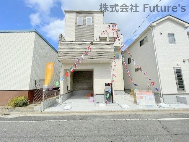 八潮市中央3丁目　新築戸建　全２棟　１号棟の外観|つくばEX「八潮」駅・バス停歩2分！3階建て・新築戸建・残1棟！お早めにお問い合わせ下さい！