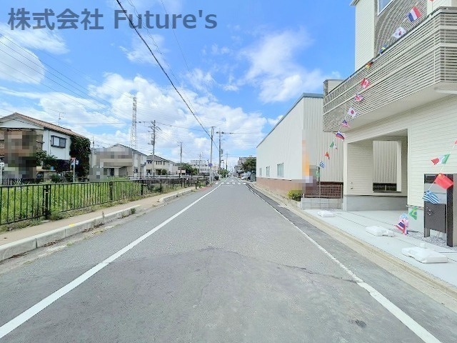 八潮市中央3丁目　新築戸建　全２棟　１号棟の前面道路含む現地写真|前面道路・西側6.0ｍです。