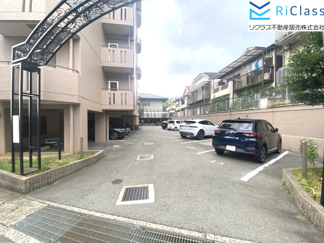 篠原リッチライフ壱番館の駐車場