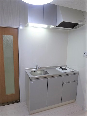 西田産業第5ビルのキッチン|コンパクトなキッチンで掃除もラクラク