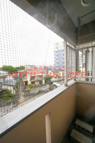 西田産業第5ビルのバルコニー|お洗濯にも便利なバルコニー付き
