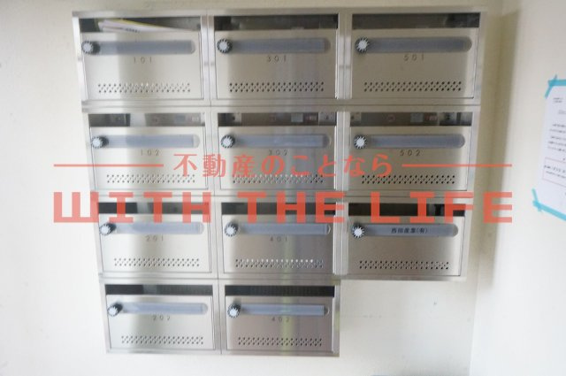 西田産業第5ビルのエントランス|建物の内部です