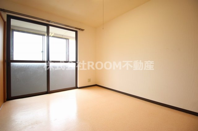 金田マンションゆきらの洋室|ゆったりした洋室です