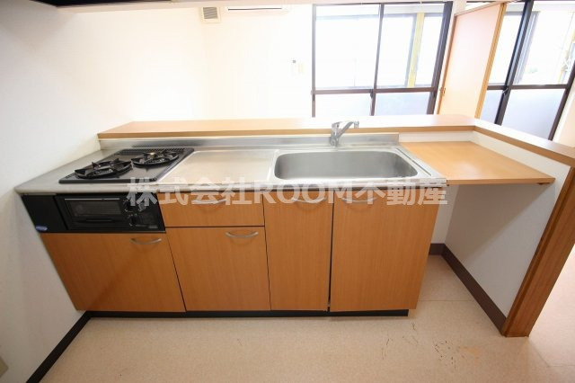 金田マンションゆきらのキッチン|コンパクトなキッチンで掃除もラクラク