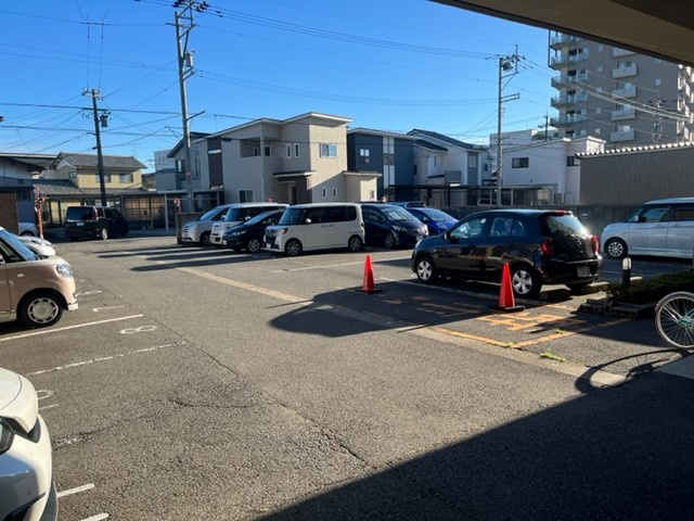 アパガーデンコート西方の駐車場