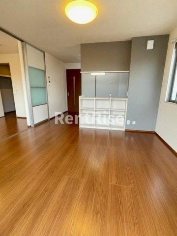 パインフラットの居間・リビング