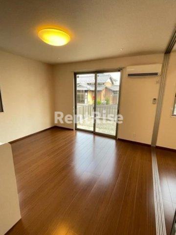 パインフラットの居間・リビング