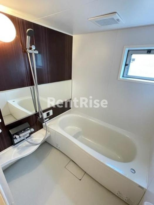 パインフラットの浴室