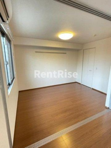 パインフラットの居間・リビング