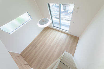 【内装】 | メゾンヴェルテ | ロフトからリビング　明るいお部屋です
※室内写真は賃貸募集時に空室の状態を撮影したものです。