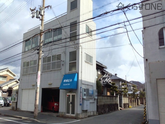 【周辺】 | 姫路市広畑区西夢前台／中古戸建 | 本物件の隣にビルがあります