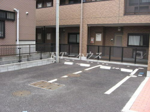 ツウィンズ2の駐車場