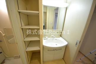 【洗面所】 | オーシャン松屋町 | 明るい洗面所です