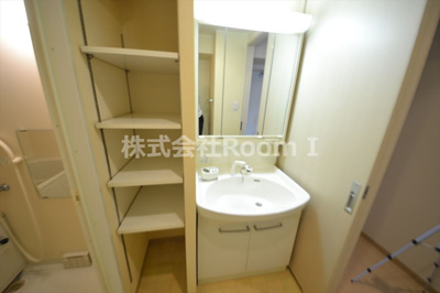 【洗面所】 | オーシャン松屋町 | 明るい洗面所です