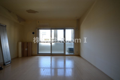 【居間・リビング】 | オーシャン松屋町 | ゆったり過ごせるリビングです