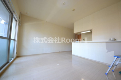 【居間・リビング】 | オーシャン松屋町 | こちらのリビングで趣味の時間をお楽しみください