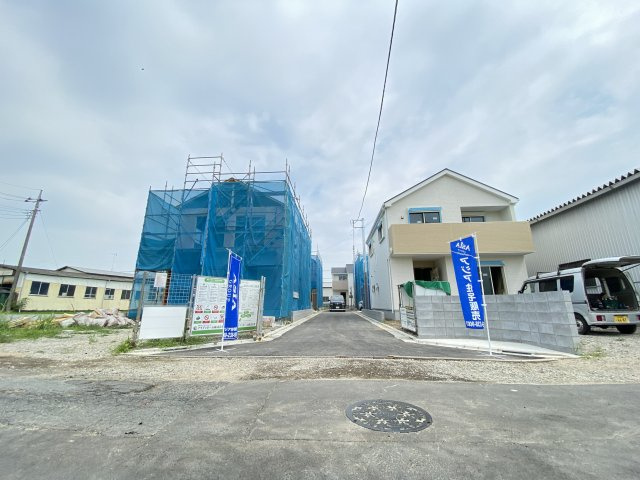 LIGNAGE 川越市南田島21-1期　新築戸建の前面道路含む現地写真|中央　新設道路4.2ｍ