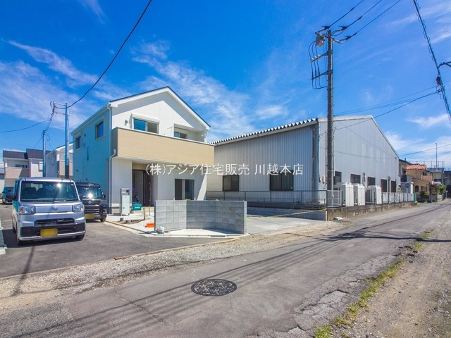 LIGNAGE 川越市南田島21-1期　新築戸建の前面道路含む現地写真|6ｍ市道