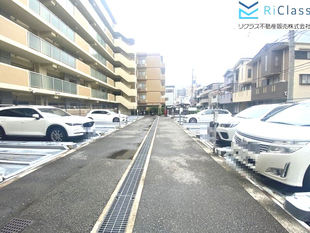 クレアーレ六甲道の駐車場|駐車場の用意があります