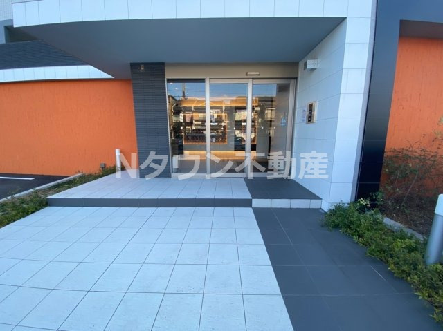 【エントランス】 | ドゥナーレ辻町 | 落ち着いたエントランスです