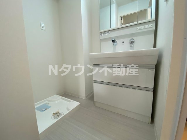 【洗面所】 | ドゥナーレ辻町 | ゆったりとスペースのある洗面所