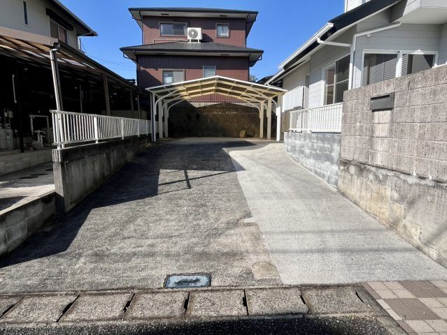 【駐車場】 | 駐車は4台以上可能です。