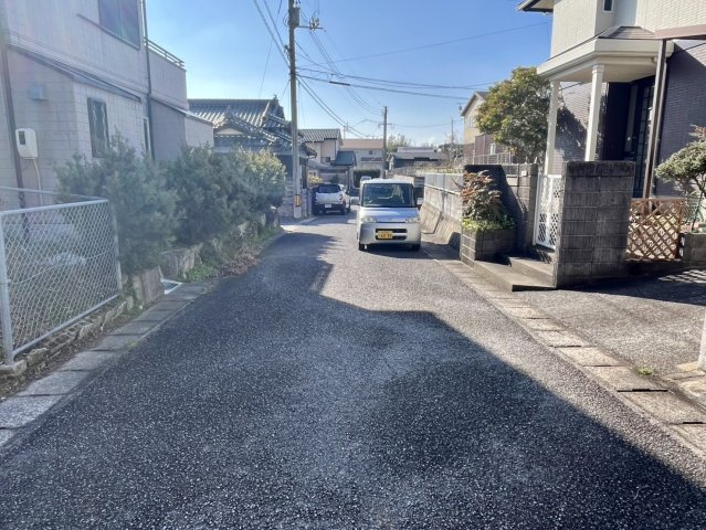 【前面道路含む現地写真】
