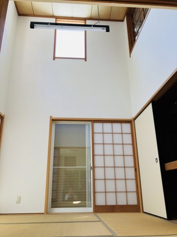 【和室】 | 吹き抜けの和室は２階からのお部屋にも繋がってます。