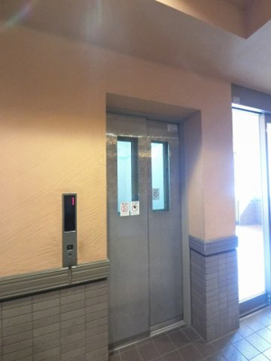【その他共用部分】 | クリオ上星川参番館 | お買い物時やベビーカーの出し入れに便利なエレベーター付です。