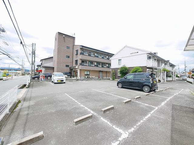 アスティオン雅の駐車場|カースペースがあります