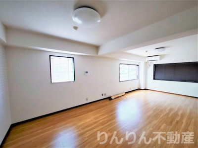 【居間・リビング】 | ギャラック国府3号棟 | ゆったりとしたリビングです