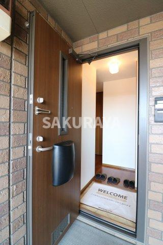 Maison Fierte C「メゾンフィエルテC棟」の玄関|2019年撮影。現況と異なる場合がございます。