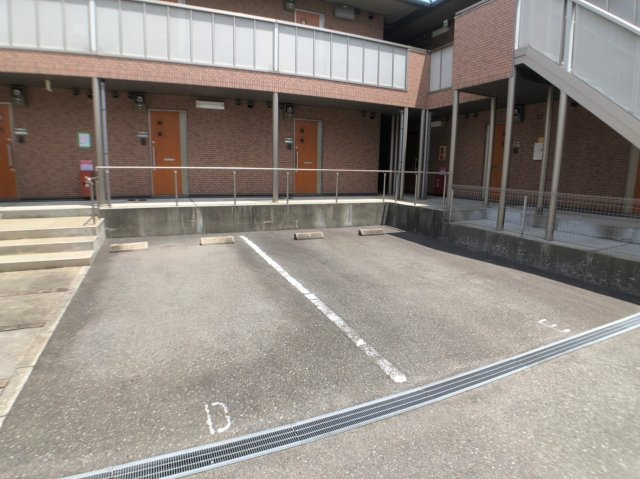 リバーサイド・ルーチェ　Bの駐車場