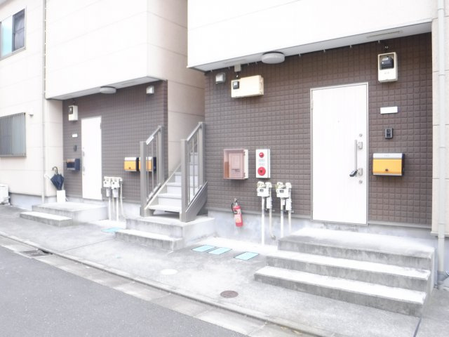 レクセル天王森Ｂ棟のエントランス