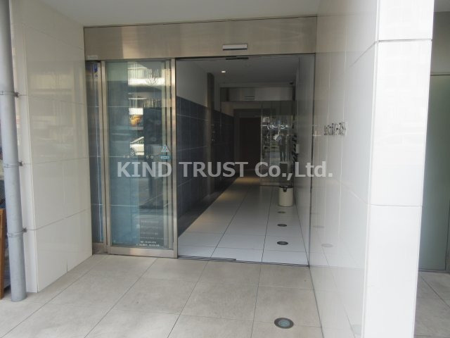 リセス大阪イーストのエントランス