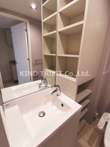 リセス大阪イーストの洗面所|明るい洗面所です